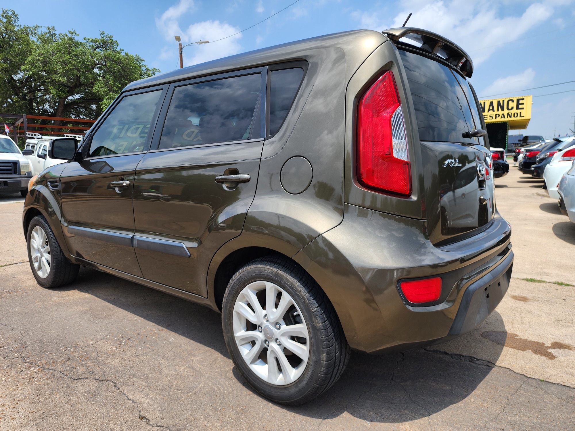 2012 BROWN Kia Soul ! (KNDJT2A67C7) with an 2.0L L4 DOHC 16V engine, AUTO transmission, located at 2660 S.Garland Avenue, Garland, TX, 75041, (469) 298-3118, 32.885387, -96.656776 - Welcome to DallasAutos4Less, one of the Premier BUY HERE PAY HERE Dealers in the North Dallas Area. We specialize in financing to people with NO CREDIT or BAD CREDIT. We need proof of income, proof of residence, and a ID. Come buy your new car from us today!! This is a very well cared for 201 - Photo #4